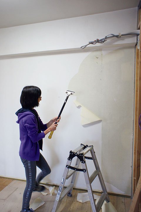 既存の壁紙をDIYで剥がす