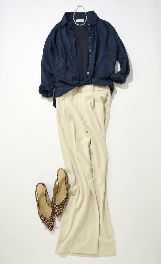 ネイビー×ベージュコーデ