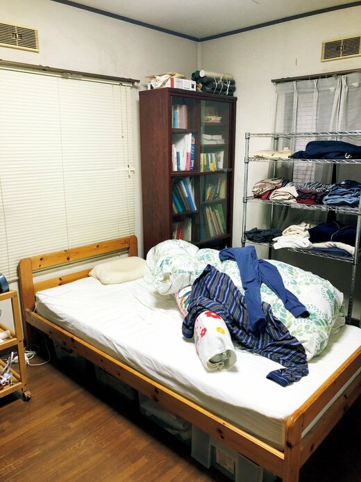 片づける前の実家の部屋