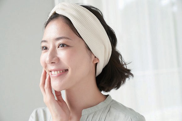 肌に触れている様子