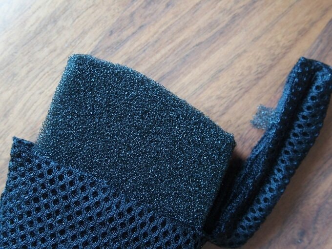 中のポリウレタンフォーム