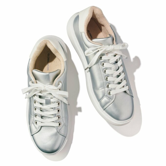 エアかるコートスニーカー