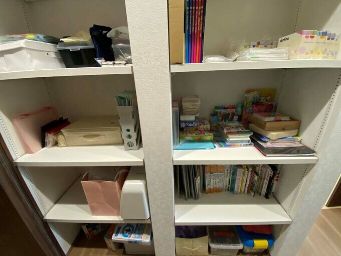 クローゼットの内部の収納