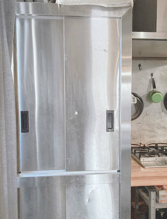 業務用食器の食器棚