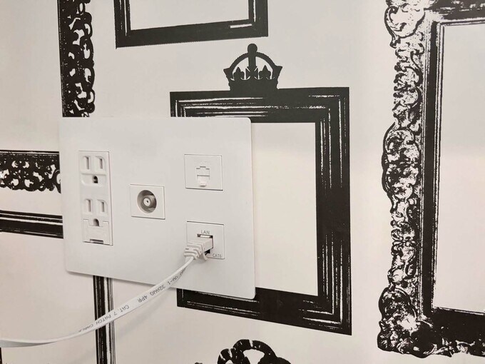 マルチメディアコンセント