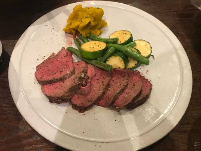 鹿肉のローストビーフ