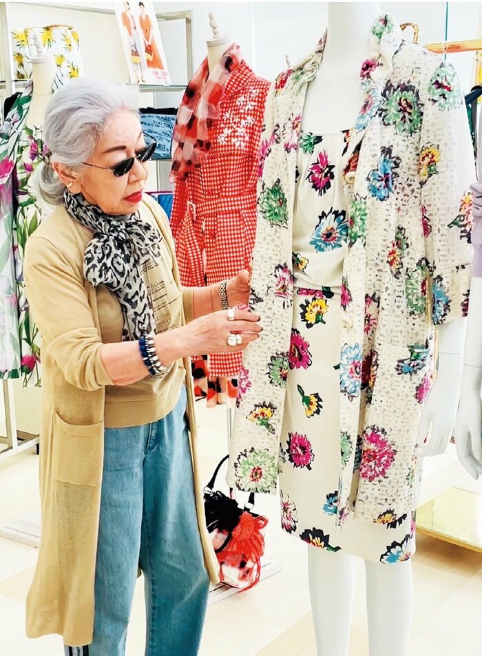 80代、毎日楽しい「服選びのコツ」4つ。ヒョウ柄は万能、デニムは年齢