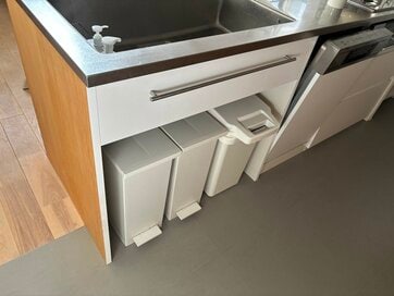 狭小住宅でも生活感ゼロ。家づくりで実感した「収納の正解」3つ。“死角”と“引き戸”が大活躍