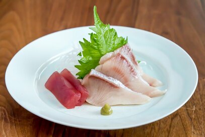 写真を見れば納得！「七寸の白い和皿」が和洋の料理で万能使いできるワケ