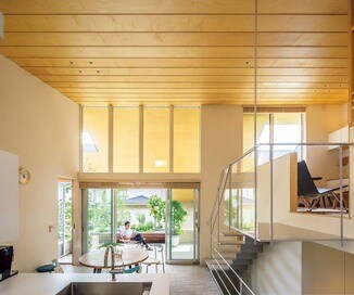 【注文住宅事例】半戸外のテラスが第二のリビングに。「心地よさ、格別です」