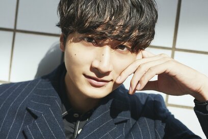 注目俳優・小関裕太さん、自宅インテリアへの“こだわり”。「棚の中身も季節ごとに衣替え」