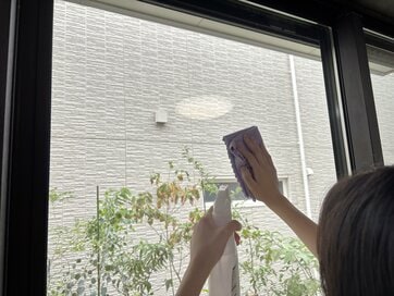 年末の大掃除であわてない。10月に終わらせたい「窓掃除」と3つのポイント