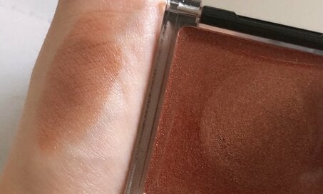 老け眉に乾燥…大人の目元の悩みを解決するアイメイク