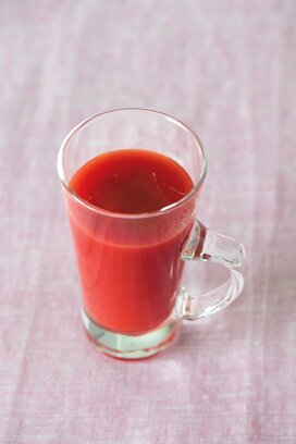 ホットトマトジュースにオリーブオイルを加えるだけ！ダイエットや便秘にいいワケは？