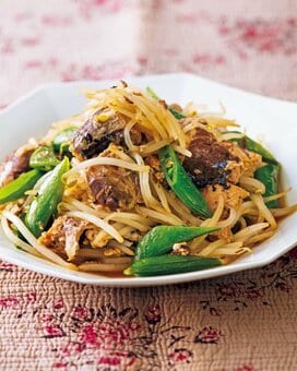 サバ缶の絶品炒めもの。野菜も一緒にボリュームある一品に