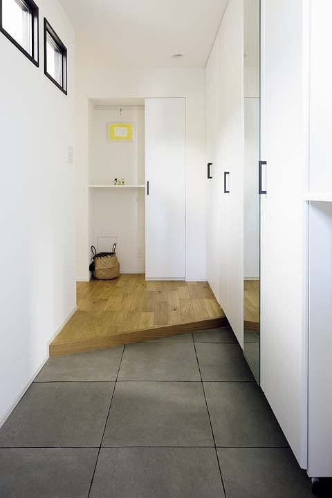 収納豊富な玄関ホール