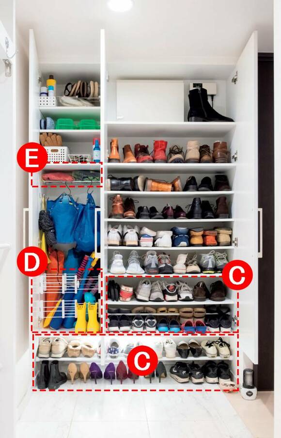 扉をあけた状態のゲタ箱