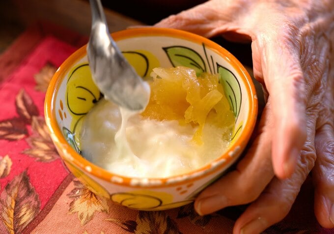 ヨーグルトは毎食100gくらいずつ食べる