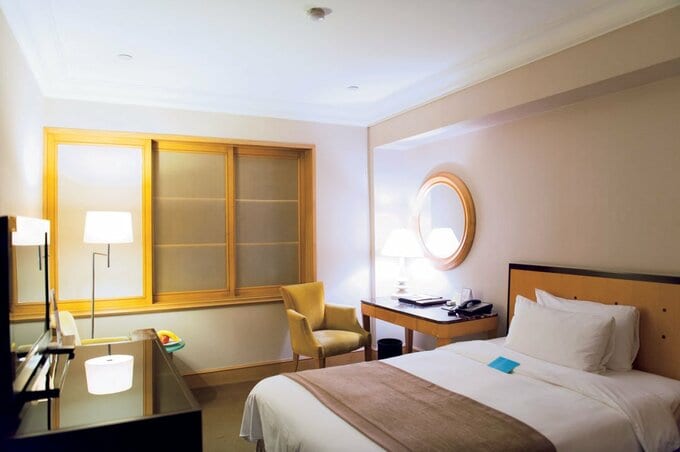 歴史あるホテルの部屋