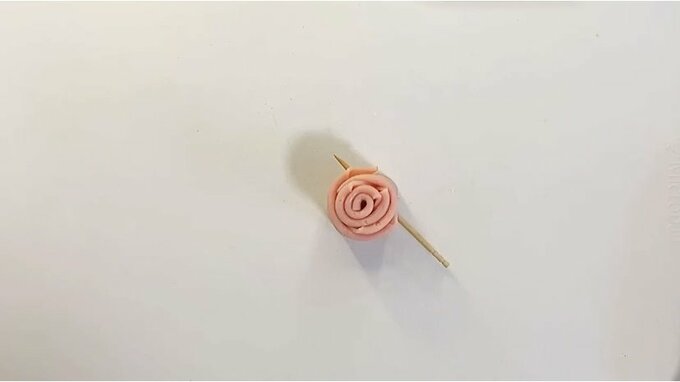 薔薇ハムに楊枝