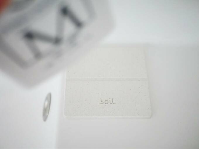 手洗い石けんの下に珪藻土