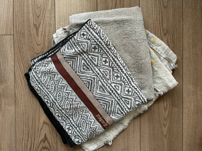 すぐには捨てられずに、たまってしまうボロボロのバスタオル。