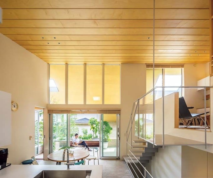 吹き抜けになったDKと独立したリビング