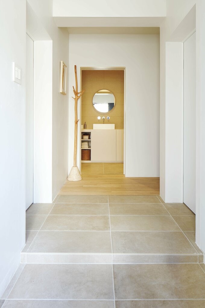 玄関土間とホール