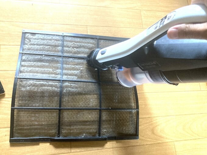 掃除機で優しく吸ってから、