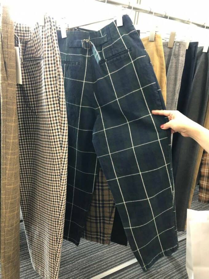 ちょっと太め&ハイウエストなシルエットがかわいい