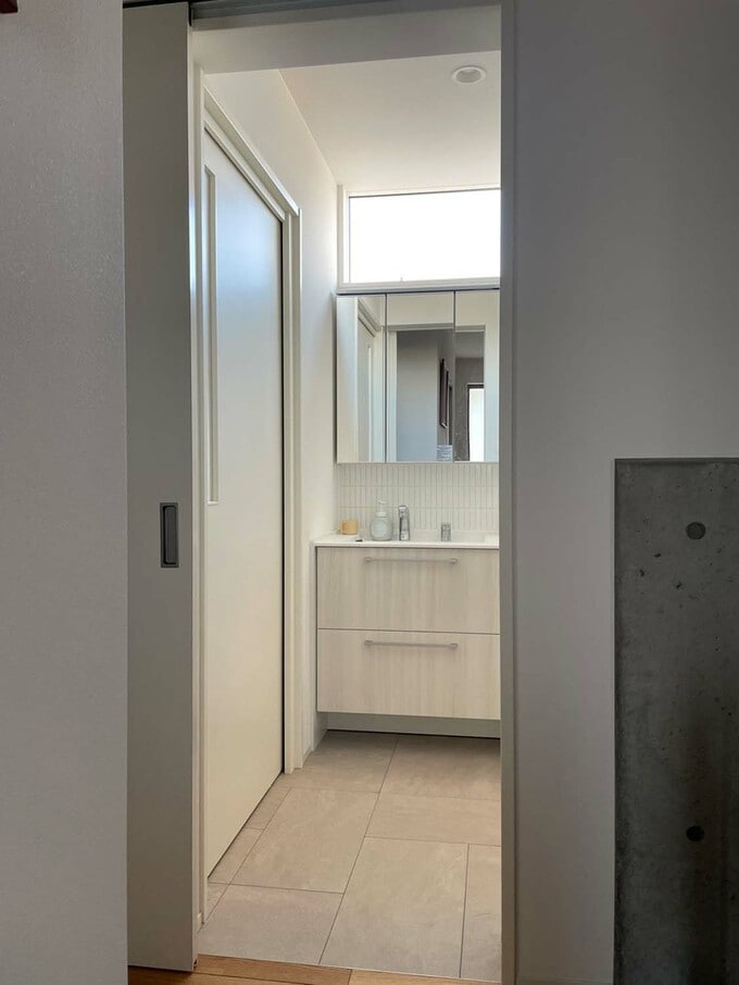 玄関からの目隠しとなる引き戸