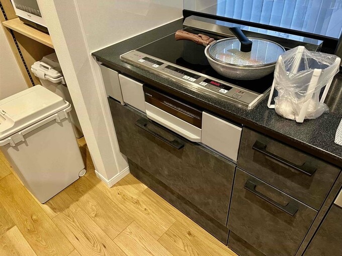 キャスターつきの生ゴミ用のゴミ箱