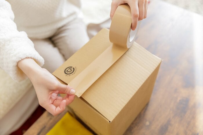 荷物を送るなら「ゆうパック」と「宅配便」どっちがおトク？サイズで