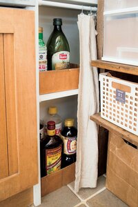 調味料はキッチンの角のデッドスペースに