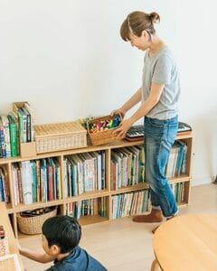 おもちゃ棚上に
