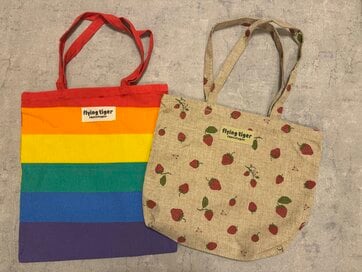 フライングタイガーで思わず2個買い！600円以下とは思えない、おしゃれで便利なトートバッグ