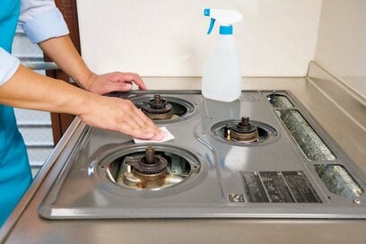 家事えもん流・時短「キッチン」大掃除。クレンザーとゴム手袋であっという間に終了