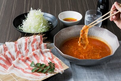 【SHOP】スープの最後1滴まで味わって！鹿児島産黒豚の「トマトしゃぶしゃぶ」《限定20食》