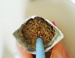 調味料を入れてまぜる