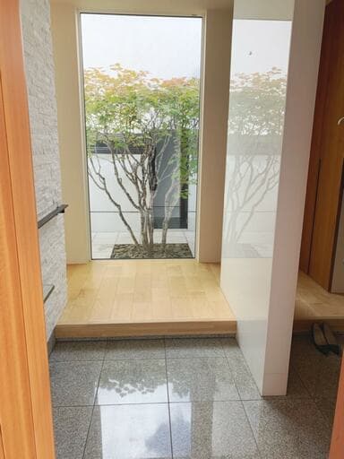 Fujinaoさん宅の玄関