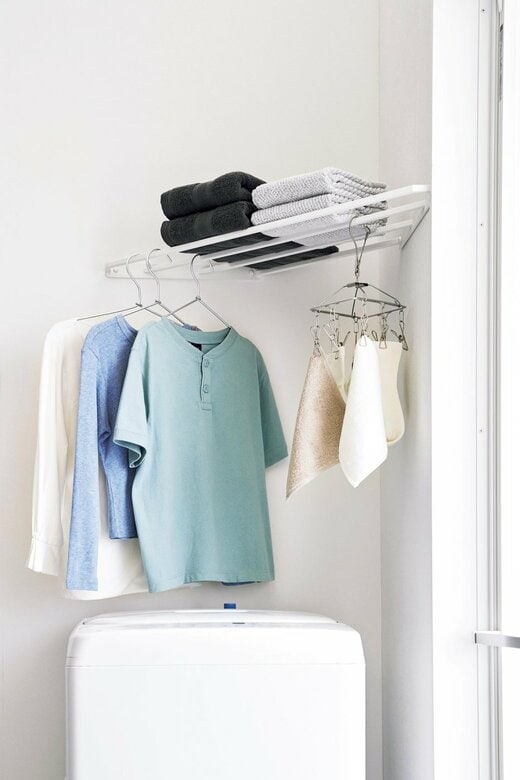 ハンガーラックに干された洗濯物