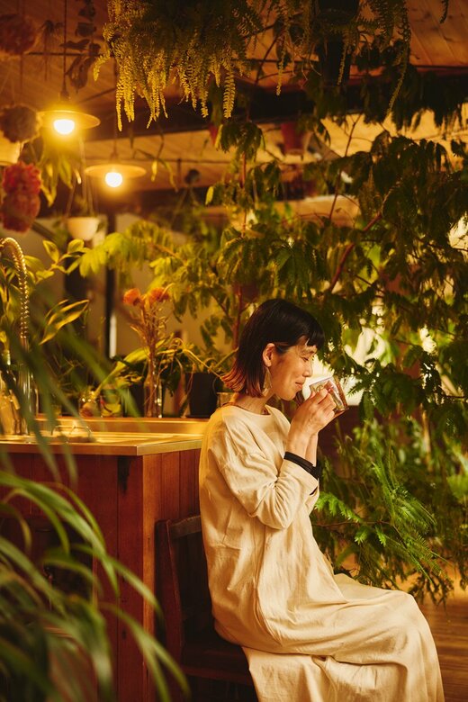 お茶を飲む宇佐美さん