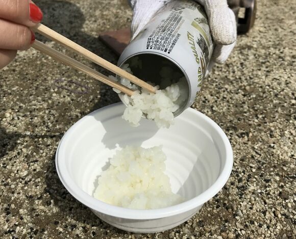 あき缶を使って炊く方法