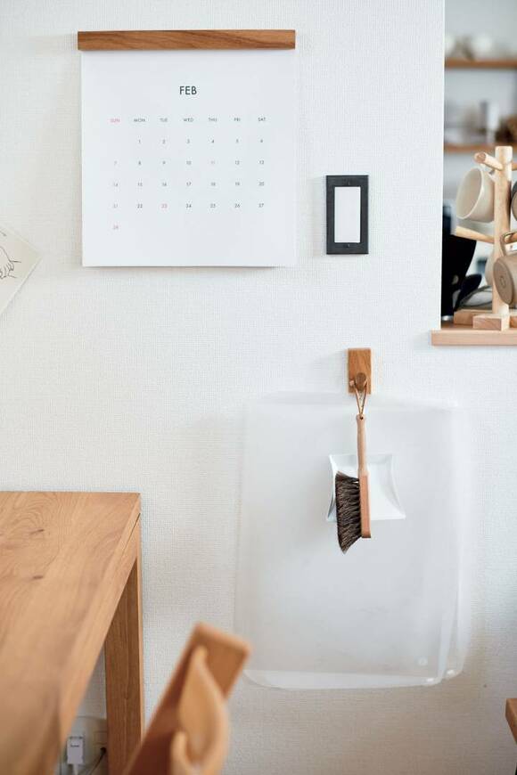 カレンダーとブラシ
