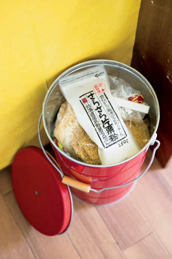 赤い缶の中に片栗粉