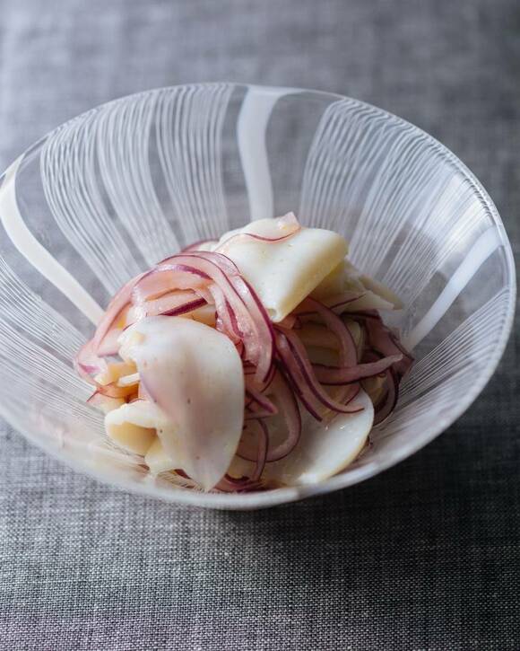 かまぼこと紫タマネギのマリネ