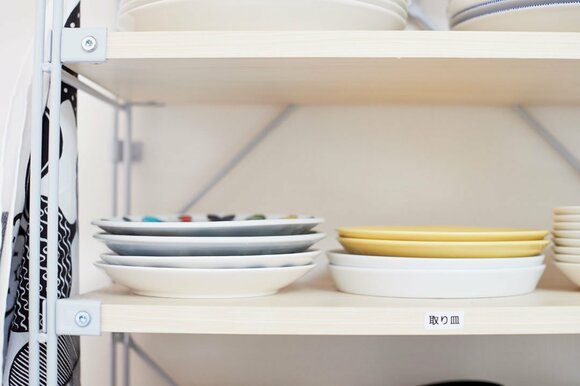 よく使う皿は重ねすぎないから1秒で取り出せる
