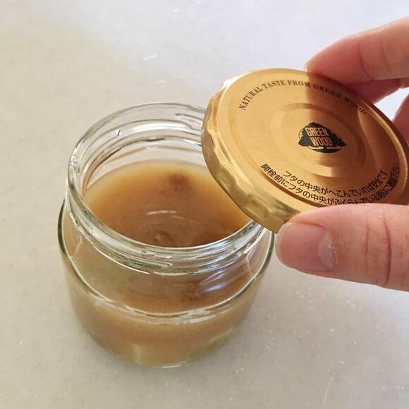 フタをする様子