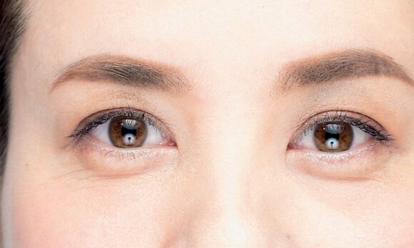 目とまゆアップ