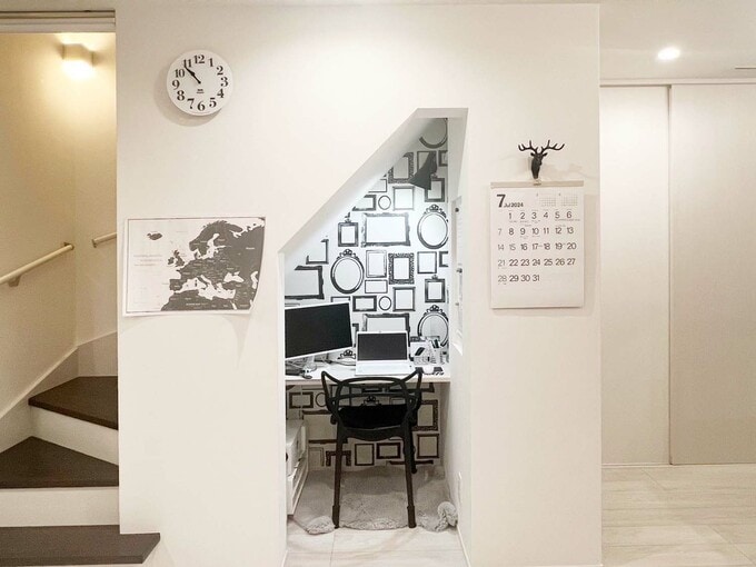 階段下の書斎コーナー